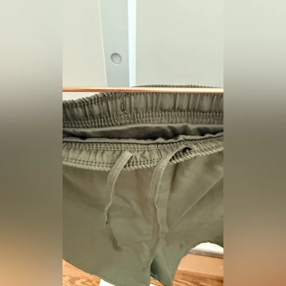 Reebok’s Olive Green Women's Shorts relaxed fit new with tags size XXL - Picture 4 of 4